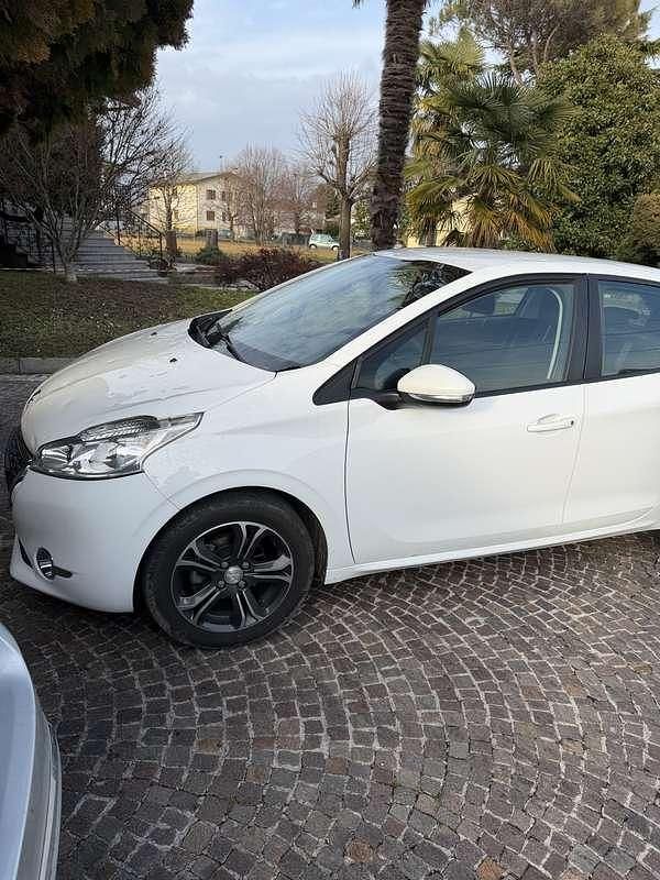Usata Peugeot 208 Active 68 CV (50 kW) 2015 Utilitaria