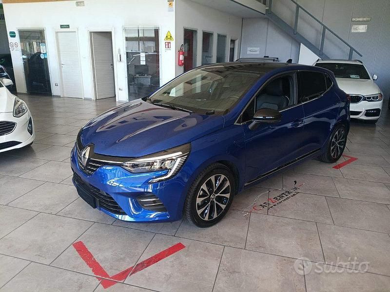 Blu Usata 2023 Renault Clio V Engineered Tre volumi | 18.990 € (Cara) - Immagine 1/4