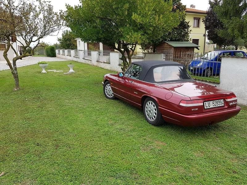 Usata Alfa Romeo Spider 106 CV (77 kW) 1991 Rosso Cabrio