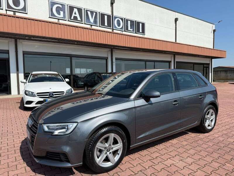 Grigio Usata 2019 Audi A3 Sportback Ambiente Due volumi | 20.900 € (Buon prezzo) - Immagine 1/4