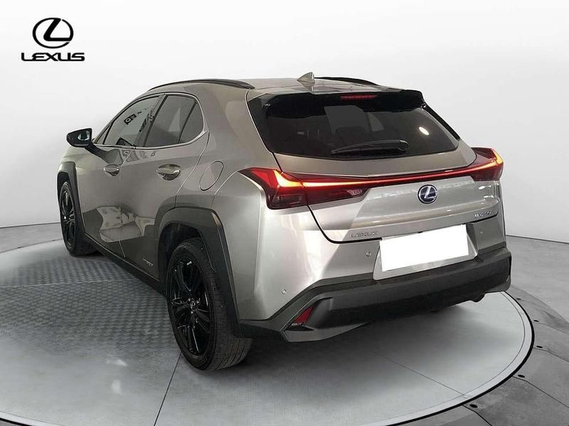 Usata Lexus UX 250h 145 CV (106 kW) 2021 Sonic titanium SUV