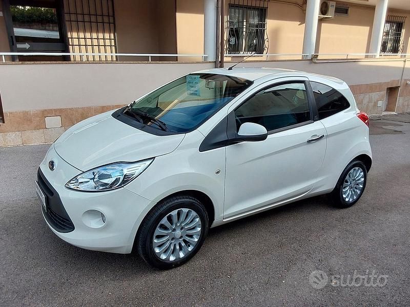 Bianco Usata 2011 Ford Ka Titanium Tre volumi | 4900 € (Buon prezzo) - Immagine 1/4