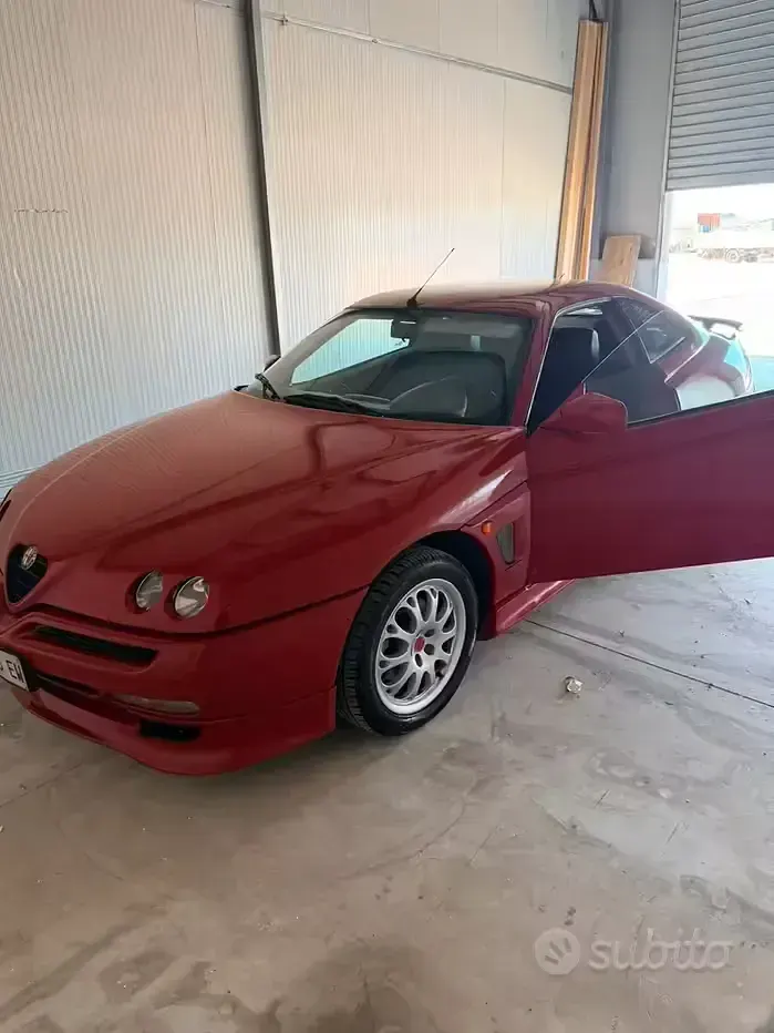 Usata Alfa Romeo GTV 150 CV (110 kW) 1996 Rosso Coupé