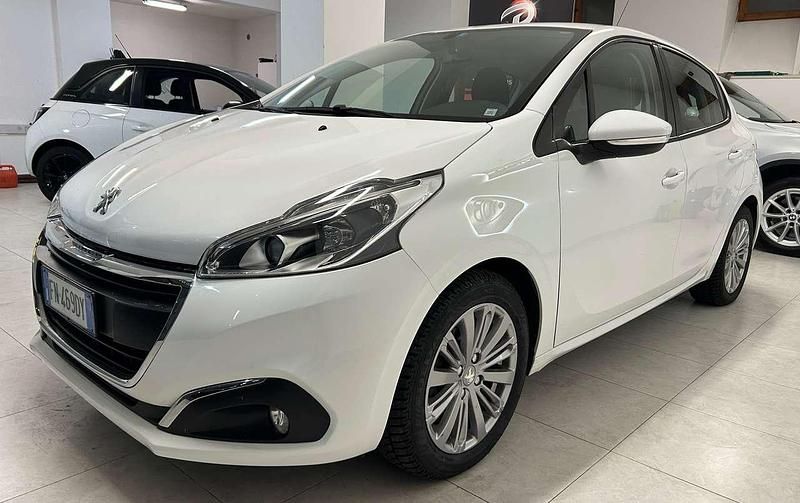Usata Peugeot 208 Allure 82 CV (60 kW) 2018 Bianco Utilitaria