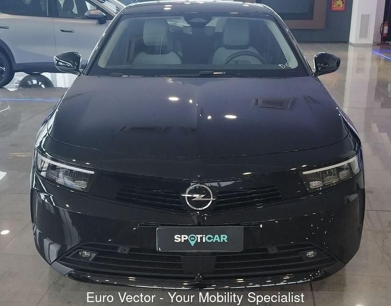 Usata Opel Astra Ultimate 131 CV (96 kW) 2024 Nero Utilitaria