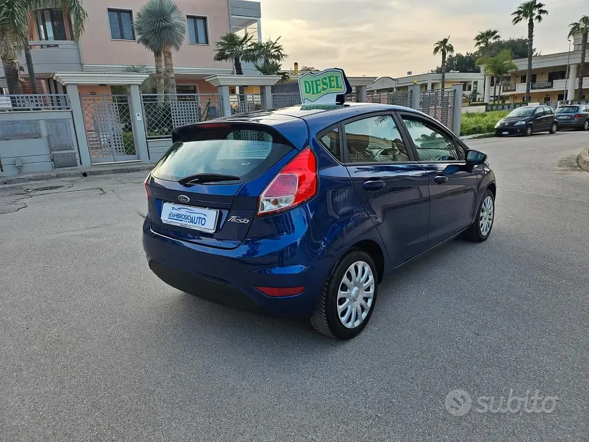 Usata Ford Fiesta Business Edition 75 CV (55 kW) 2015 Bluazzurro Utilitaria