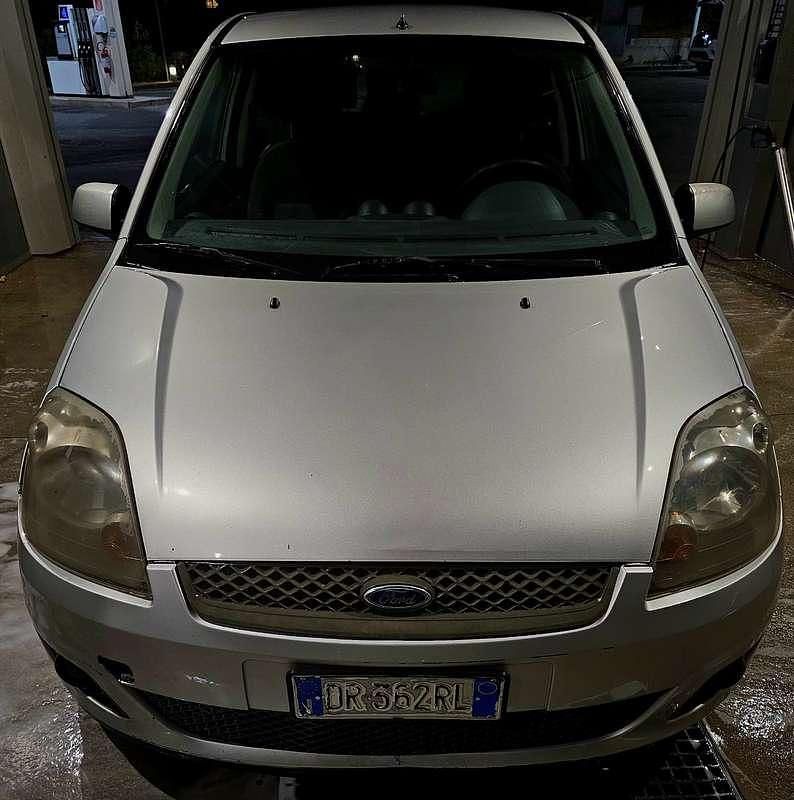 Usata Ford Fiesta Ghia 68 CV (50 kW) 2008 Utilitaria