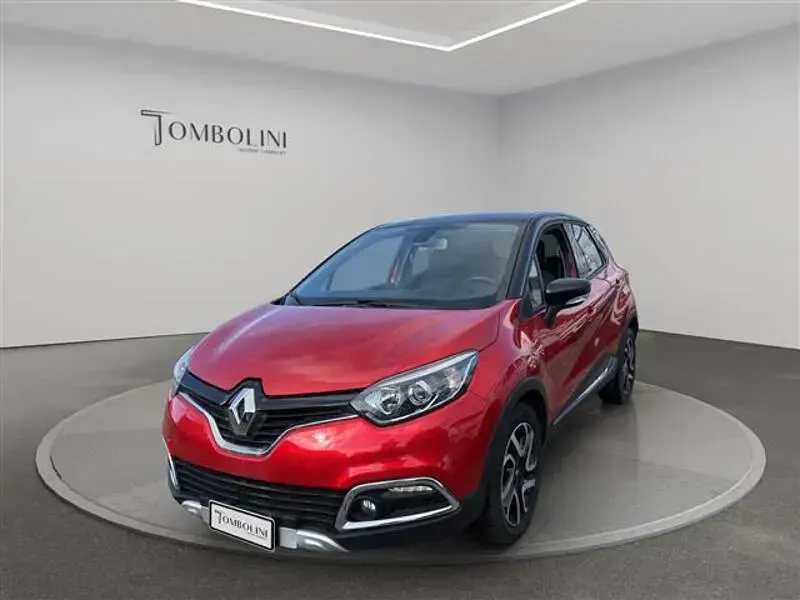 Usata Renault Captur 90 CV (66 kW) 2016 Rosso metallizzato SUV