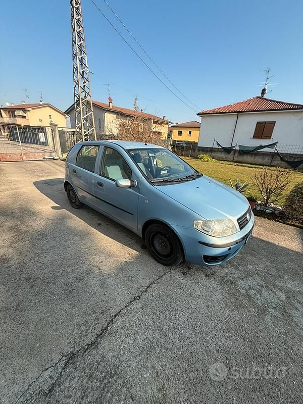 Usata Fiat Punto Active 69 CV (50 kW) 2005 Blu Berlina