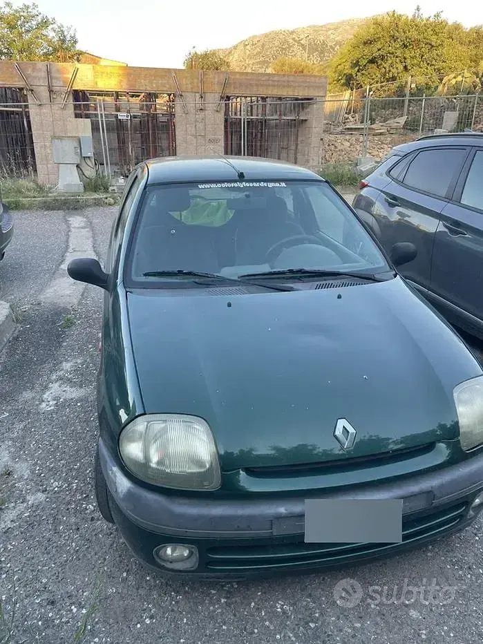 Usata Renault Clio 58 CV (42 kW) 1998 Verde Utilitaria