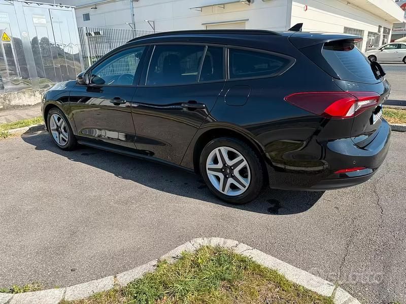 Usata Ford Focus 120 CV (88 kW) 2022 Nero Station wagon