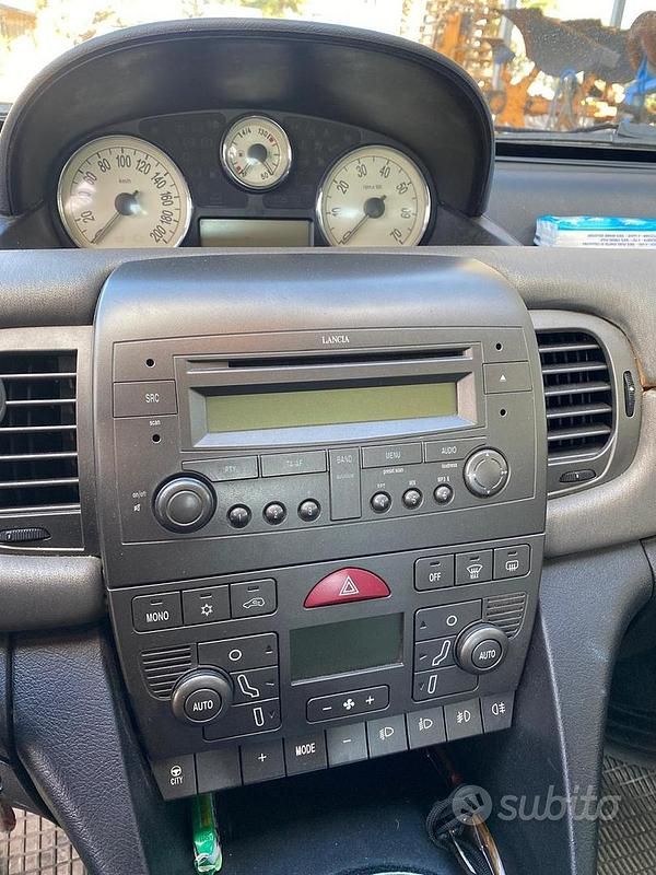 Usata Lancia Ypsilon 75 CV (55 kW) 2003 Utilitaria