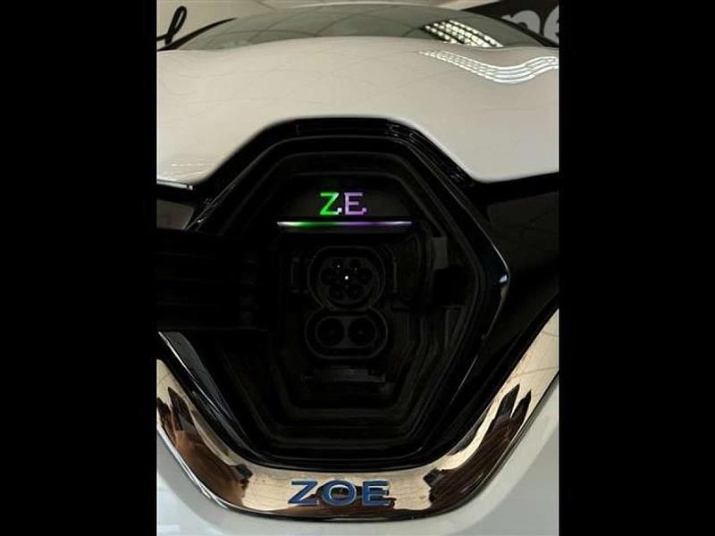 Usata Renault Zoe Zen 80 kW (109 CV) 2020 Bianco pastello Utilitaria