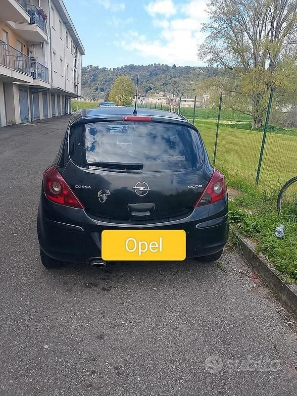 Usata Opel Corsa 75 CV (55 kW) 2009 Nero Utilitaria