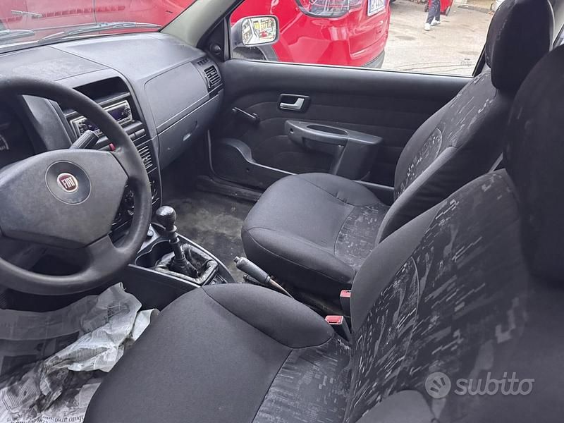 Usata Fiat Strada 84 CV (61 kW) 2007 Bianco Pick-up