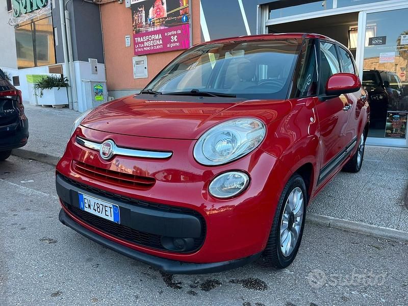 Usata Fiat 500L Living 105 CV (77 kW) 2014 Rosso Monovolume