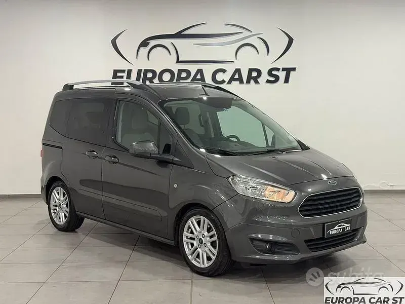 Usata Ford Tourneo Courier 75 CV (55 kW) 2017 Grigio Monovolume