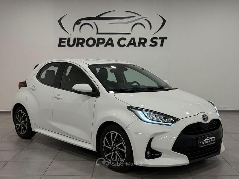 Usata Toyota Yaris Hybrid Trend 116 CV (85 kW) 2021 Bianco Utilitaria