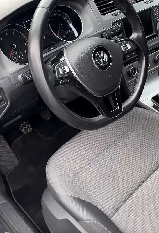 Begagnad VW Golf VII Highline 110 HK (80 kW) 2016 Sedan