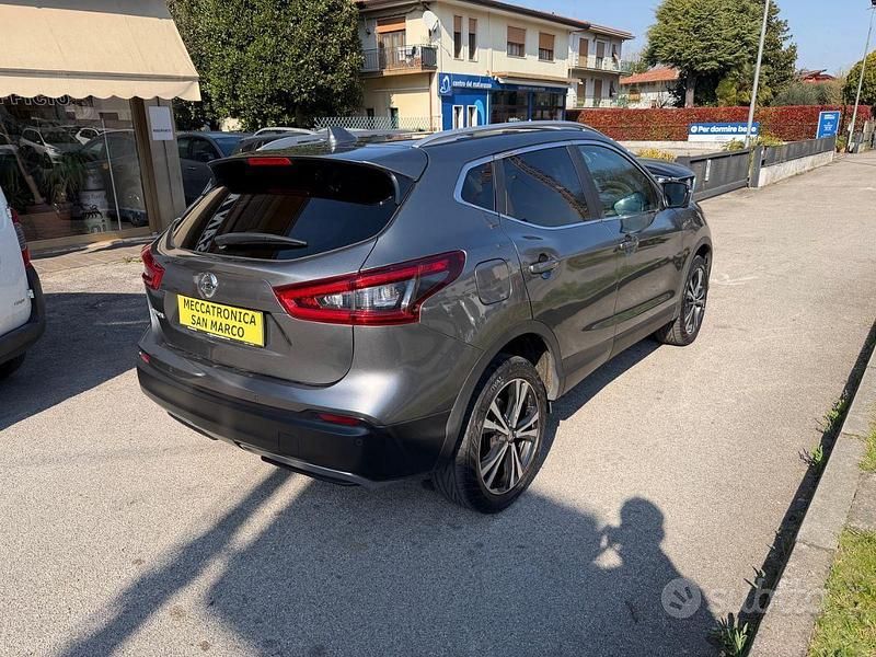 Usata Nissan Qashqai N-Connecta 110 CV (80 kW) 2018 Grigio SUV