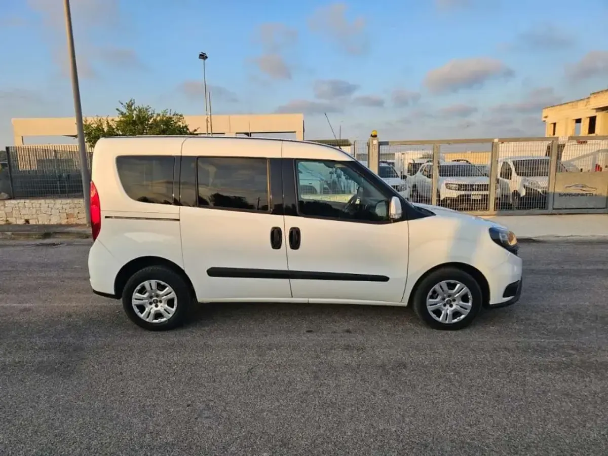 Usata Fiat Doblò 105 CV (77 kW) 2018 Bianco Monovolume