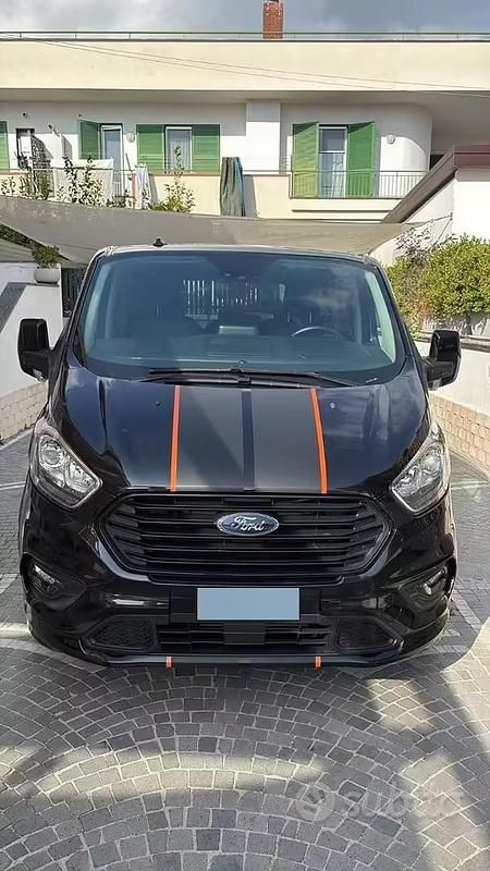 Usata Ford Tourneo 185 CV (136 kW) 2022 Nero Monovolume