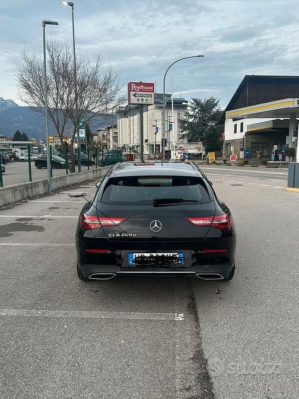 Usata Mercedes CLA200 150 CV (110 kW) 2020 Nero Station wagon