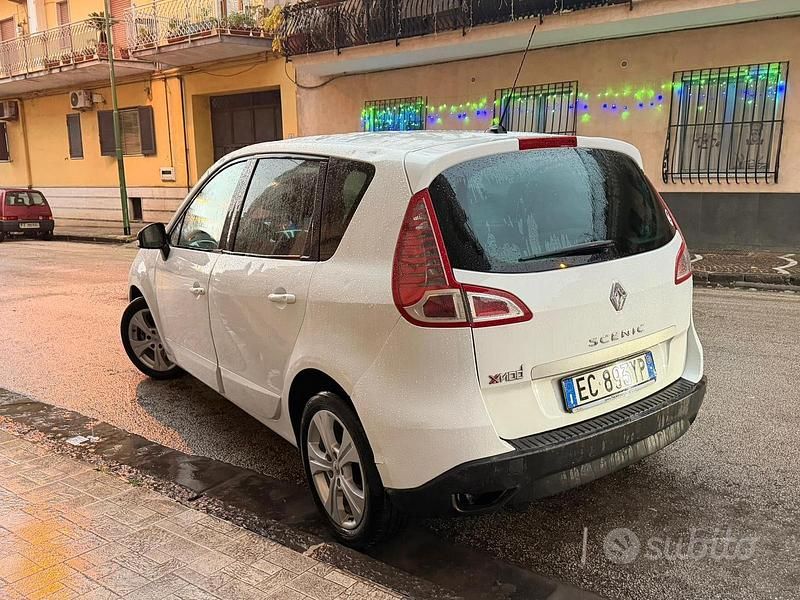 Usata Renault Scénic III 110 CV (80 kW) 2010 Bianco Monovolume