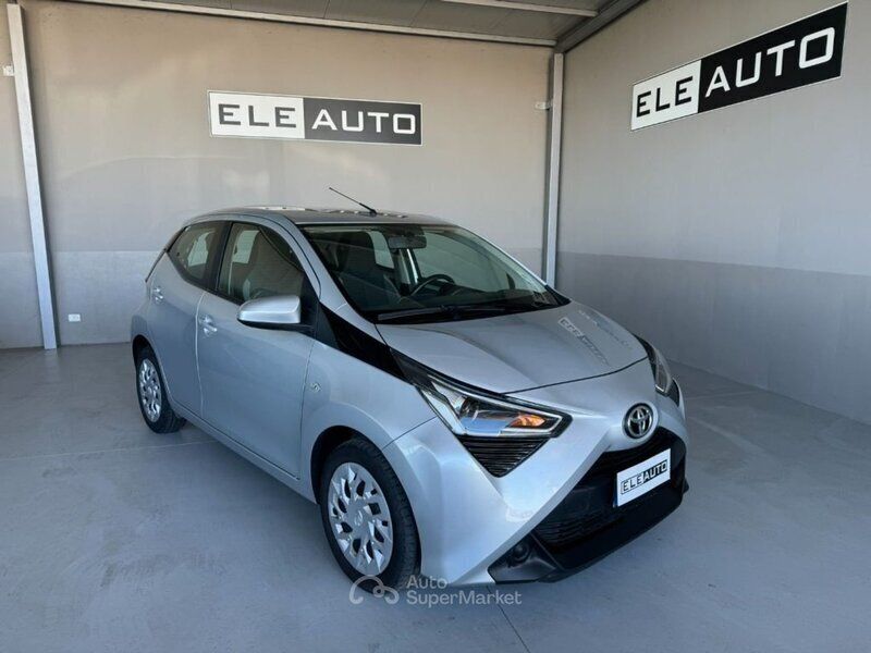 Argento Usata 2019 Toyota Aygo Business Edition Due volumi | 10.500 € (Buon prezzo) - Immagine 1/4