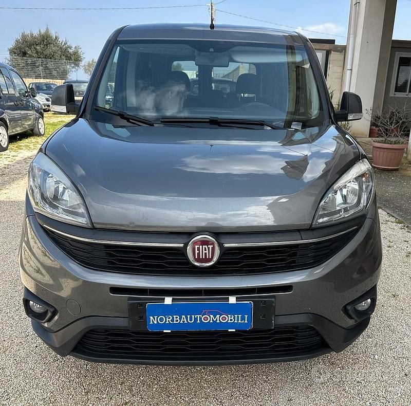 Usata Fiat Doblò Lounge 120 CV (88 kW) 2016 Grigio Monovolume