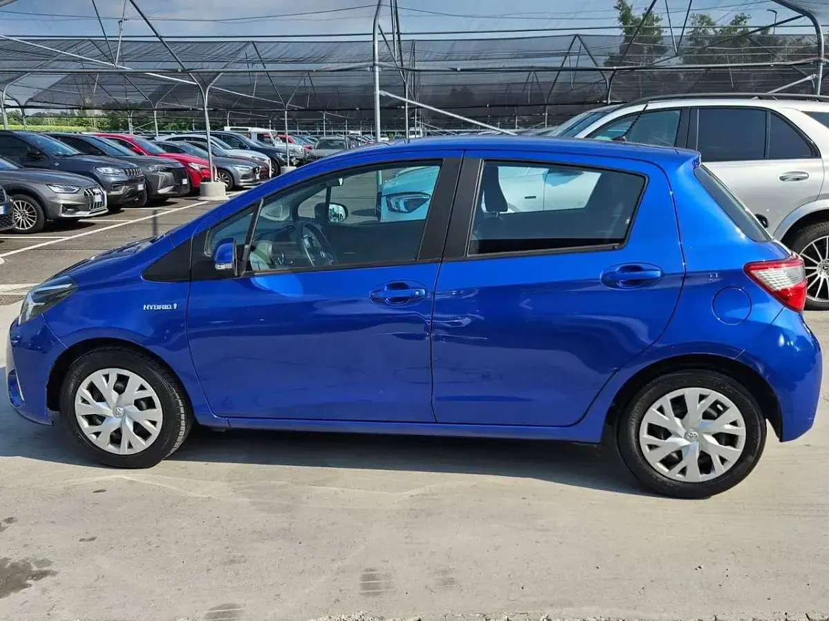 Usata Toyota Yaris Hybrid Business Edition 73 CV (53 kW) 2019 Blu/azzurro Berlina