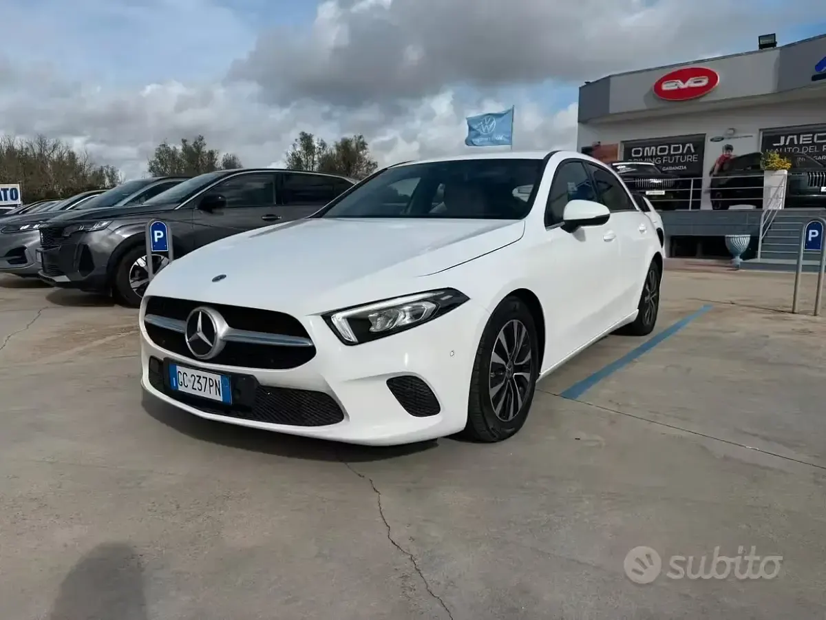 Usata Mercedes A180 Business 116 CV (85 kW) 2020 Bianco Berlina
