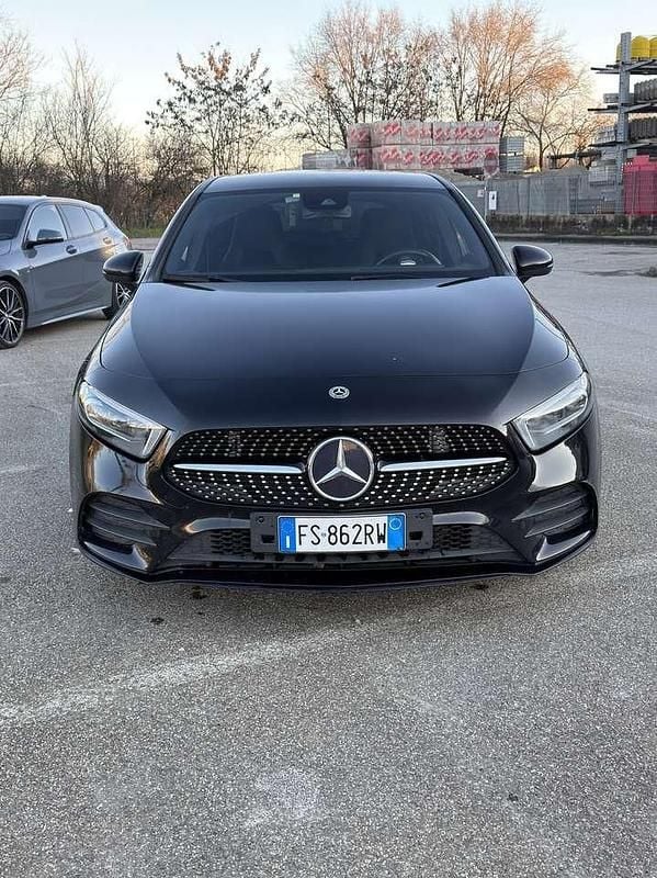 Usata Mercedes A180 Premium 116 CV (85 kW) 2019 Nero Berlina