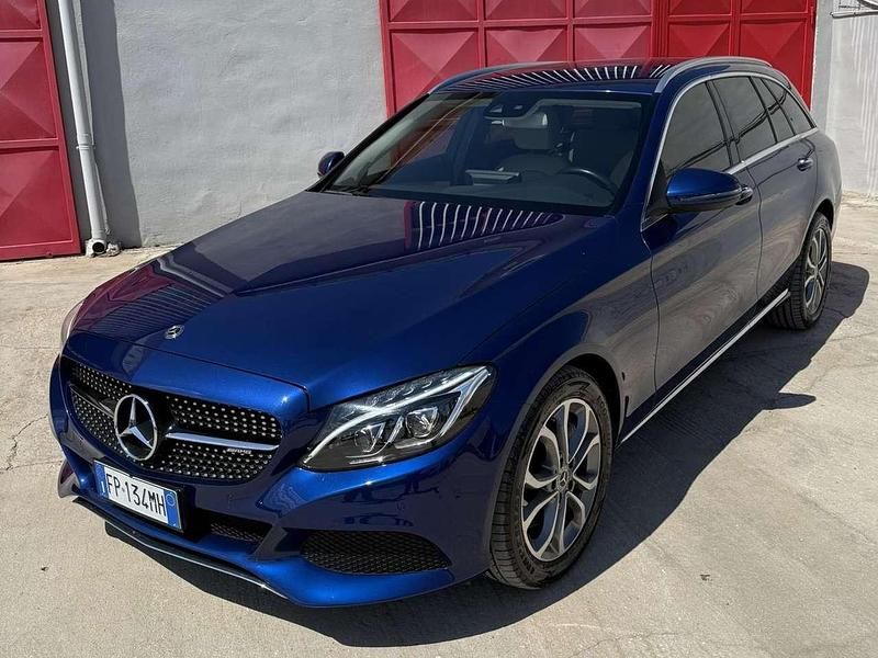 Usata Mercedes C300e 204 CV (150 kW) 2018 Blu/azzurro Station wagon