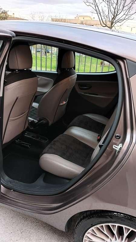 Usata Lancia Ypsilon 69 CV (50 kW) 2015 Utilitaria