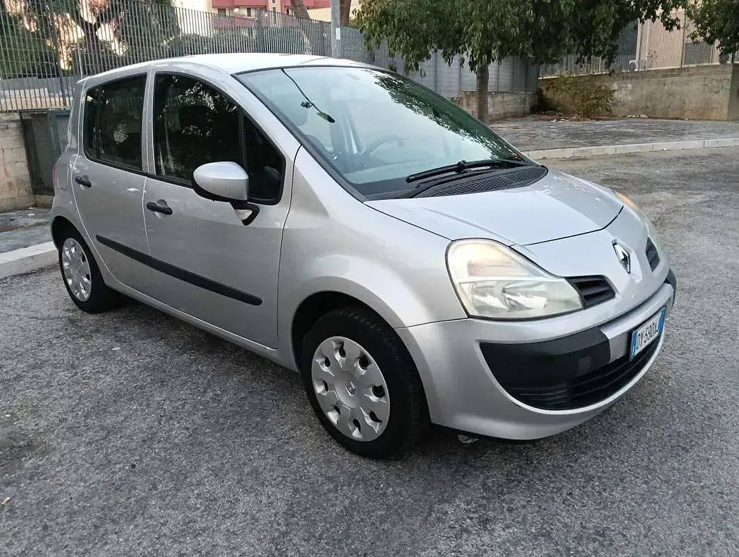 Usata Renault Modus Dynamique 75 CV (55 kW) 2009 Monovolume