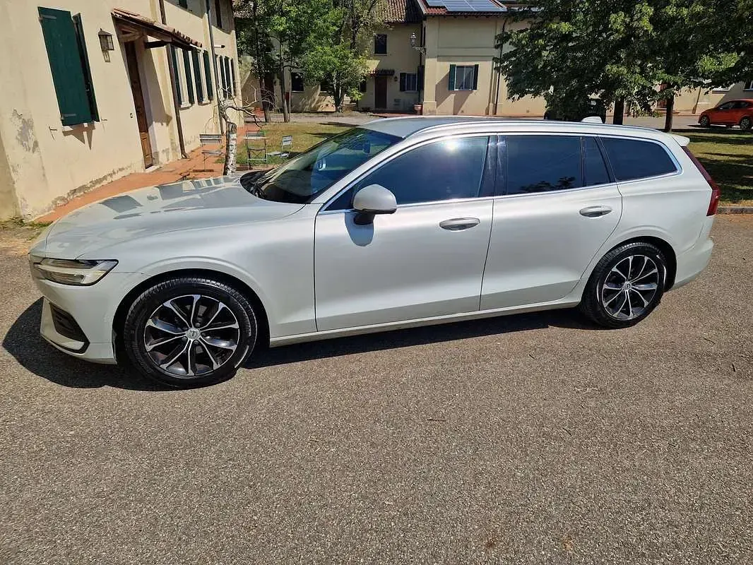 Usata Volvo V60 Business Edition 150 CV (110 kW) 2019 Argento Station wagon