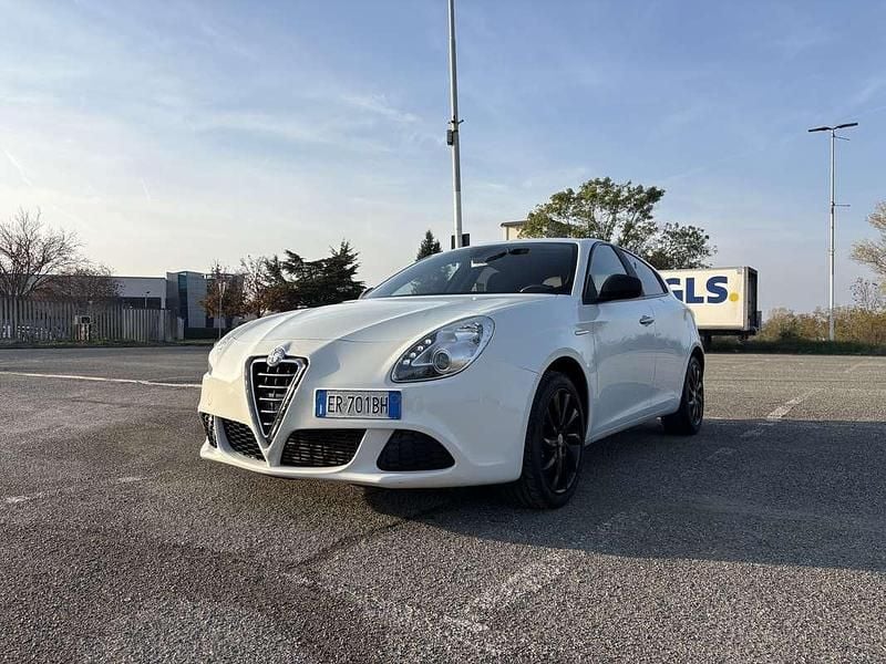 Usata 2013 Alfa Romeo Giulietta Veloce Tre volumi | 5500 € (Super prezzo) - Immagine 1/4