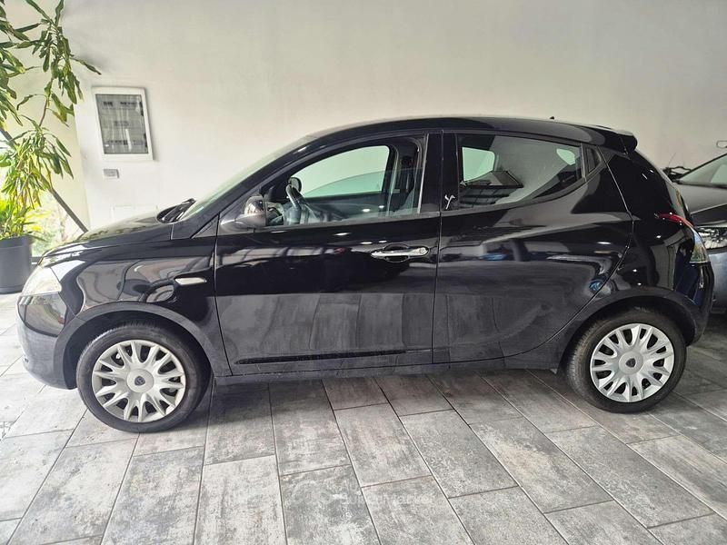 Usata Lancia Ypsilon 69 CV (50 kW) 2014 Nero Utilitaria