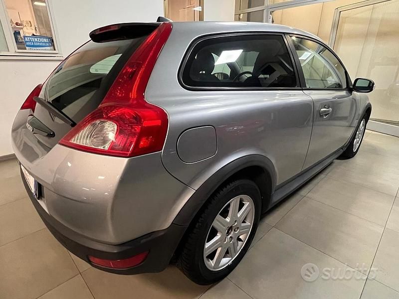 Usata Volvo C30 Summum 108 CV (79 kW) 2009 Arancione Utilitaria