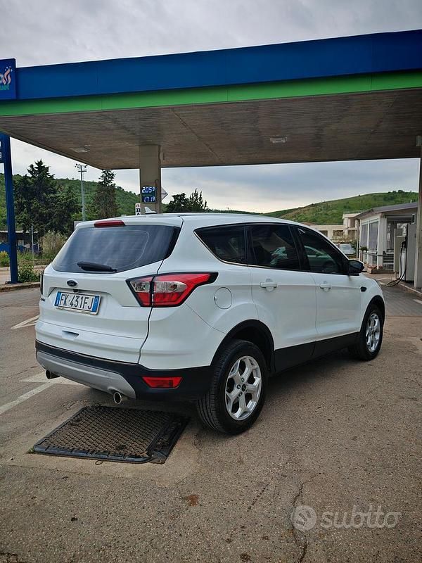 Usata Ford Kuga 120 CV (88 kW) 2017 Bianco SUV