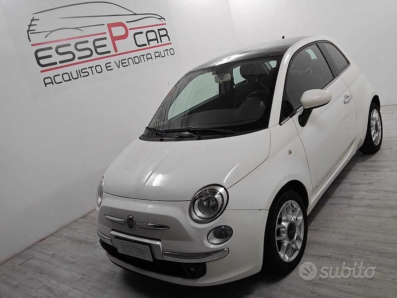 Bianco Usata 2011 Fiat 500 Lounge Due volumi | 6800 € (Buon prezzo) - Immagine 1/4