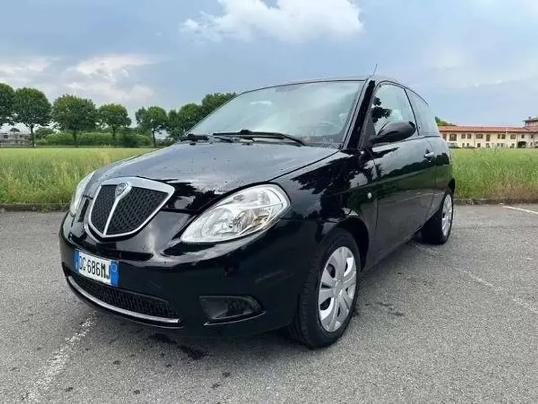 Usata Lancia Ypsilon 60 CV (44 kW) 1995 Nero Utilitaria