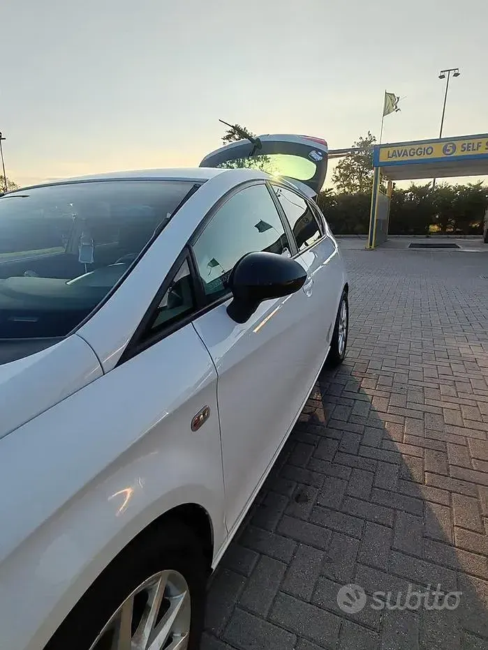 Usata Seat Leon 105 CV (77 kW) 2009 Bianco Utilitaria