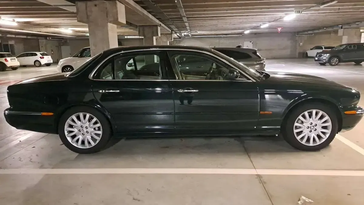 Usata Jaguar XJ Executive 258 CV (189 kW) 2004 Verde Berlina