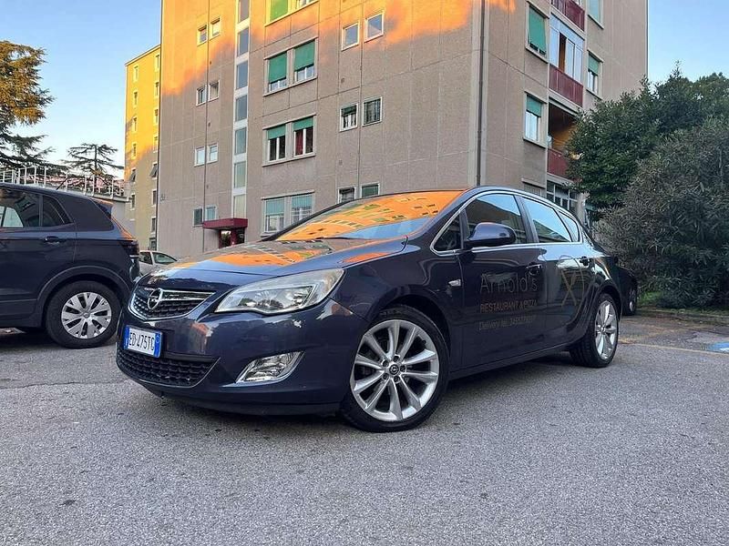 Usata Opel Astra Cosmo 140 CV (102 kW) 2010 Berlina