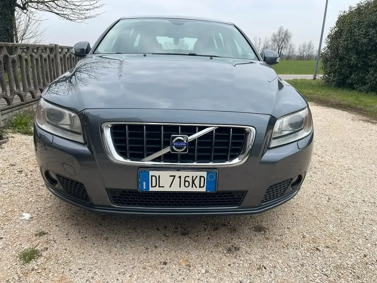 Usata Volvo V70 163 CV (119 kW) 2007 Grigio Station wagon