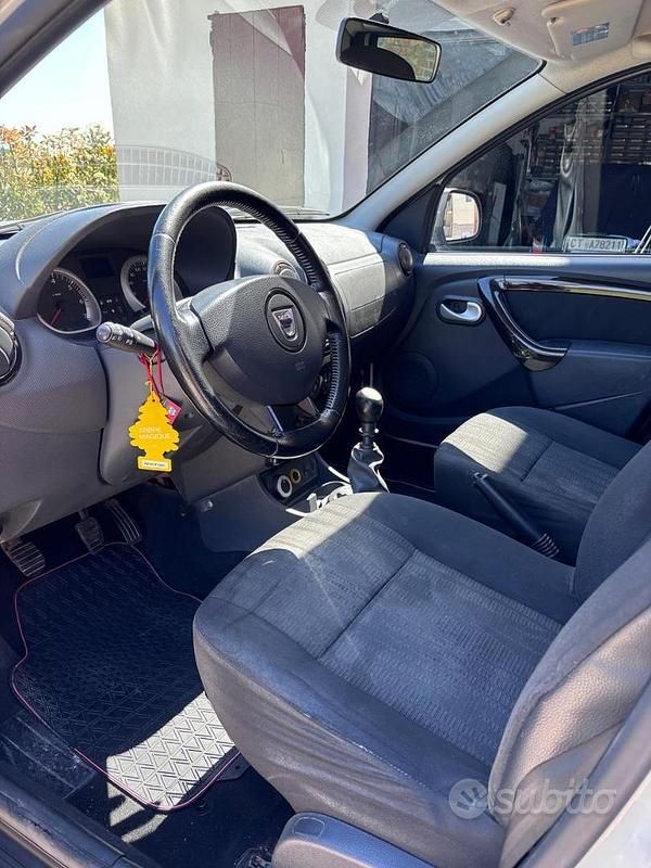 Usata Dacia Duster Lauréate 110 CV (80 kW) 2011 Bianco SUV