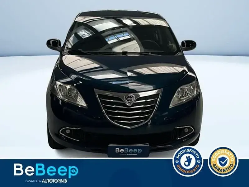 Usata Lancia Ypsilon 69 CV (50 kW) 2015 Blu metallizzato Utilitaria