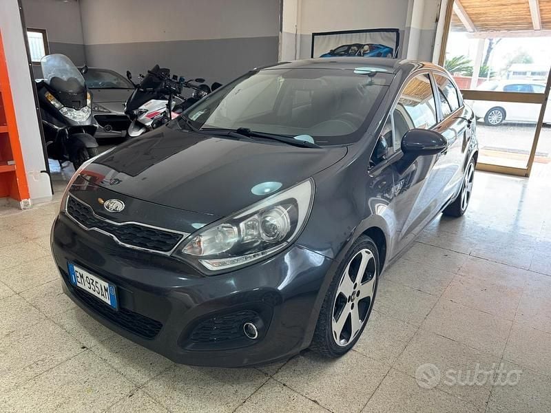 Usata Kia Rio EX 90 CV (66 kW) 2012 Grigio Berlina